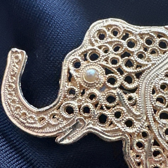 Filigree Elephant Animal Safari Brooch Die Cut Ornate Gold Tone Pearl Eye 0672 - Picture 9 of 10